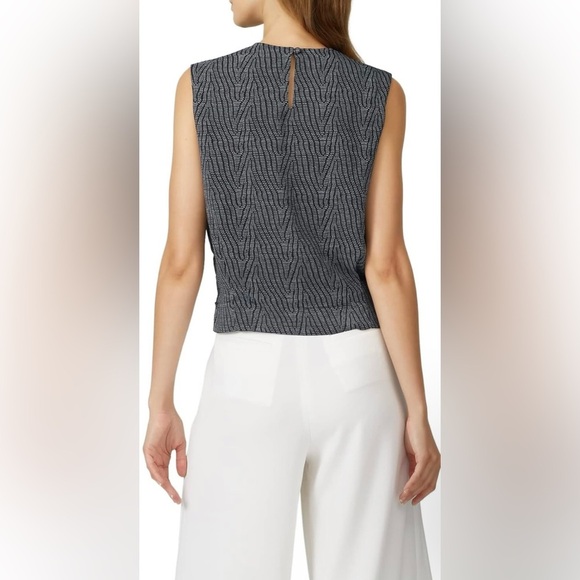 ⭐️ Derek Lam Collective Navy and White Layered Sleeveless Blouse Size 6 - Picture 2 of 13